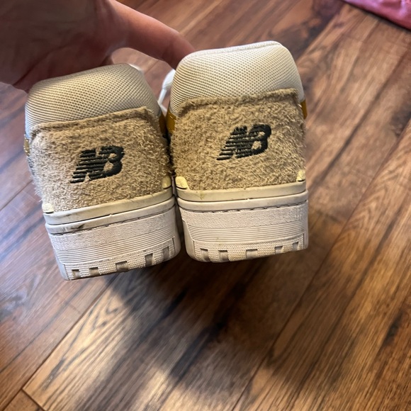 New Balance 550 in Cream and Gold - Picture 2 of 9